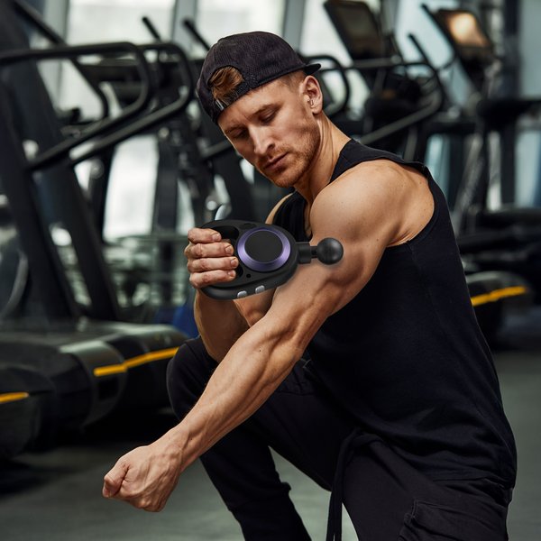 Pistolet do masażu wibracyjny z funkcją grzania i pasem masującym Gymtek