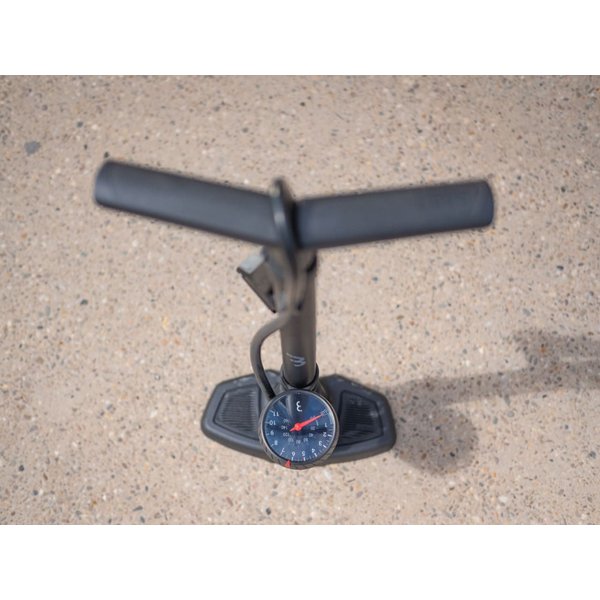 Pompka rowerowa podłogowa AirWave BBB