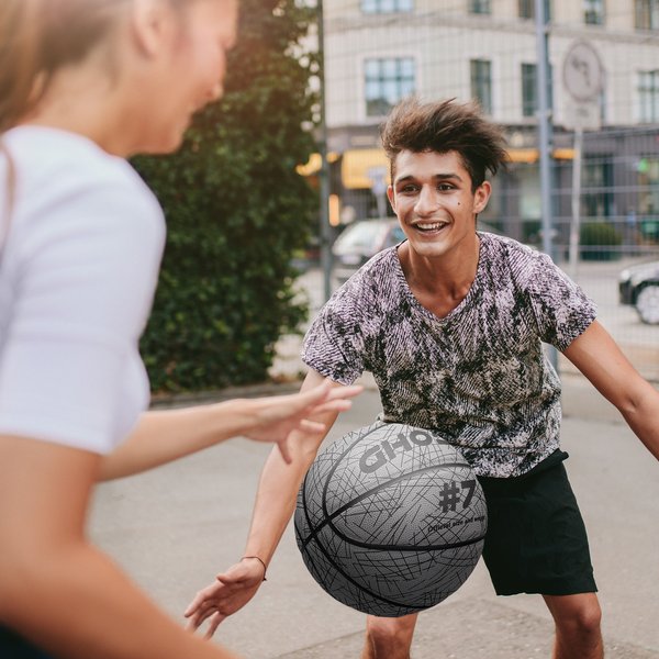 Piłka do koszykówki Ghost 7 Meteor - odblaskowy biały