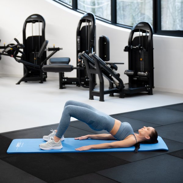 Mata do ćwiczeń, jogi NBR 1,5cm Gymtek - niebieska