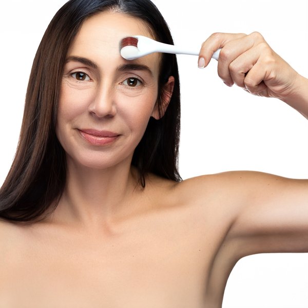 Derma roller do mezoterapii, masażu twarzy Gymtek - biały