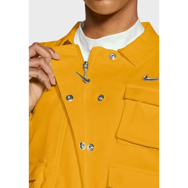 Kurtka damska Sportswear Swoosh Military Nike - musztardowa