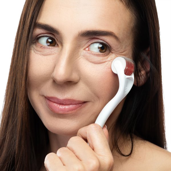 Derma roller do mezoterapii, masażu twarzy Gymtek - biały