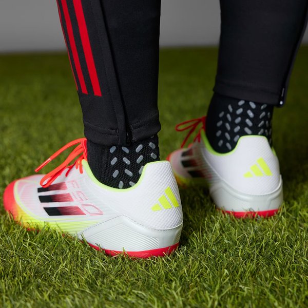 Buty piłkarskie, korki F50 League FG/MG Adidas - white